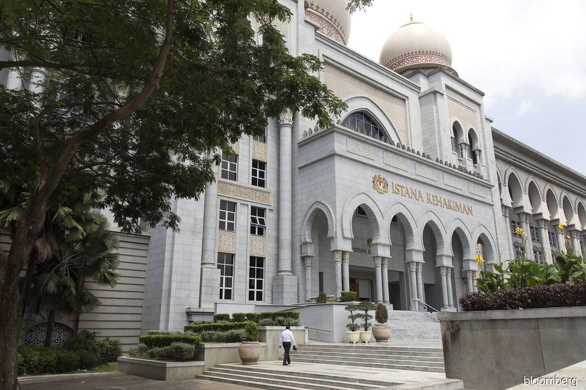 Bid to cite former shariah chief judge for contempt falters in apex court